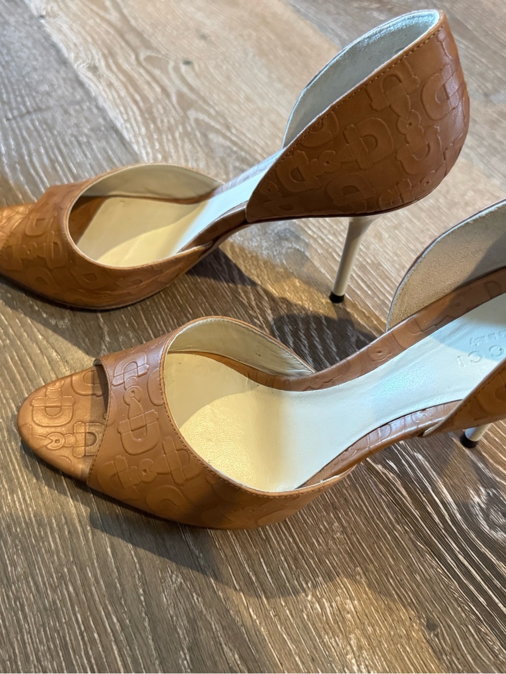Gucci Tan D'Orsay Logo-Embossed Flats - Picture 2 of 7